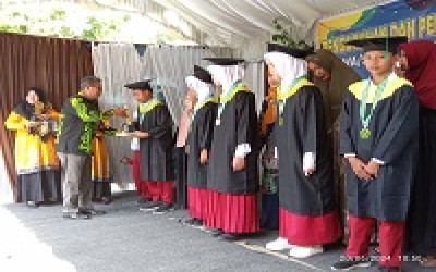 Acara Kelulusan dan Perpisahan di MIN 2 Kapuas