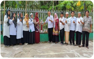 Penanaman Pohon Matoa di MIN 2 Kapuas