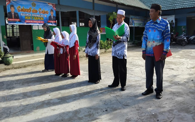 Peringatan Hari Guru di MIN 2 Kapuas